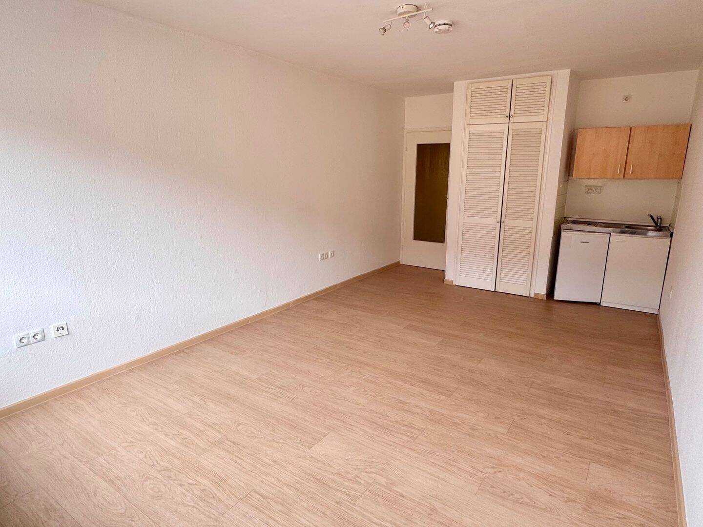 HELLES APARTMENT MIT KITCHENETTE!, 68163 Mannheim (Fabrikstation Lindenhof Neuhermsheim Neuostheim)