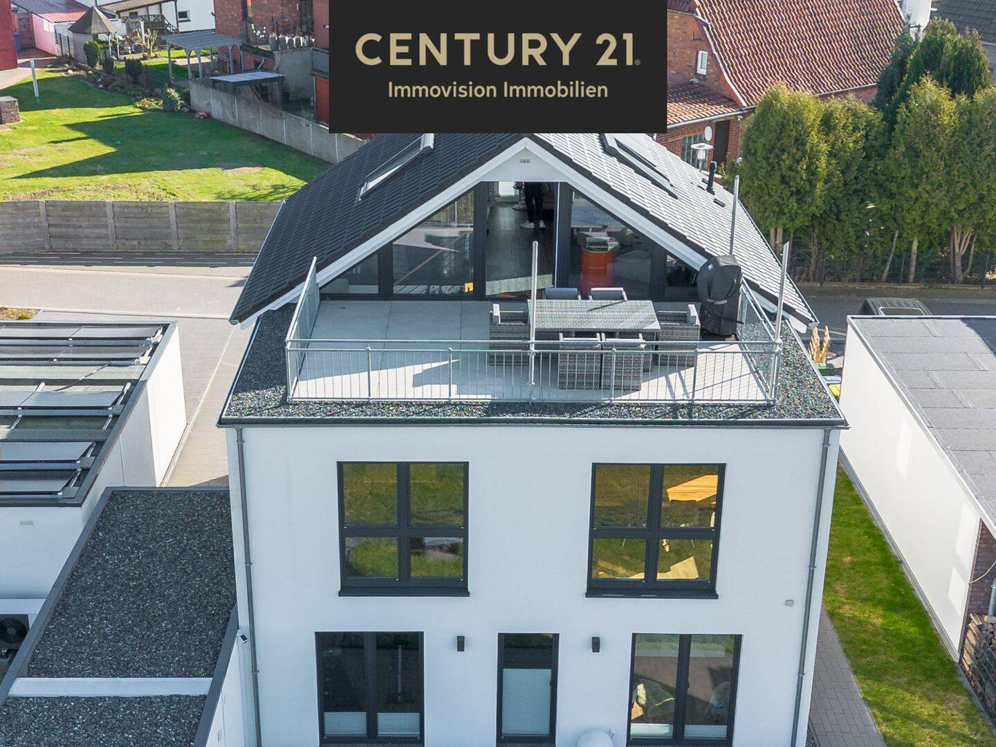 > C21 Immovision: Moderne Stadtvilla mit SEEBLICK, 31191 Algermissen