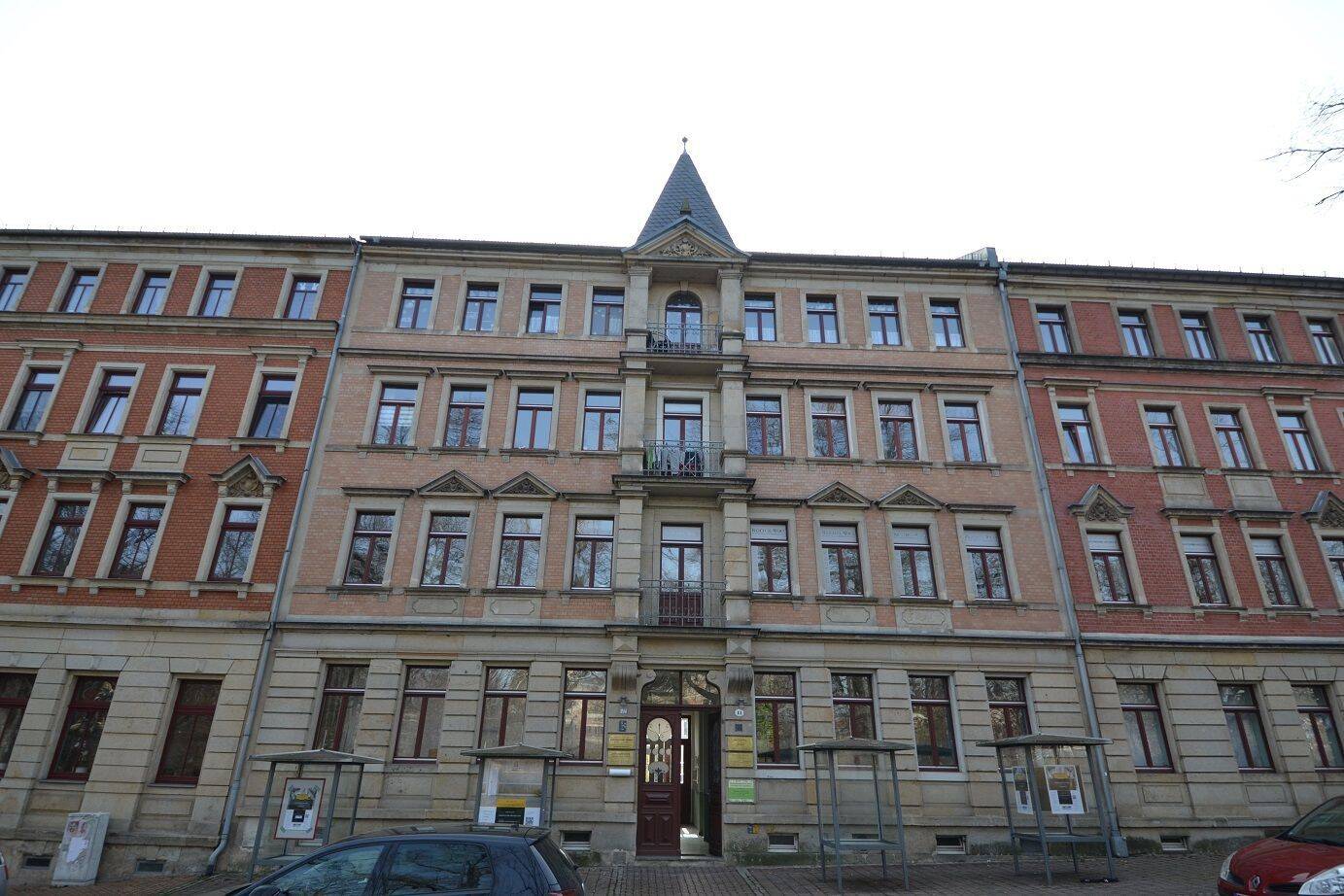 Blick in den Park – 2-Raum-Altbauwohnung, 1159 Dresden