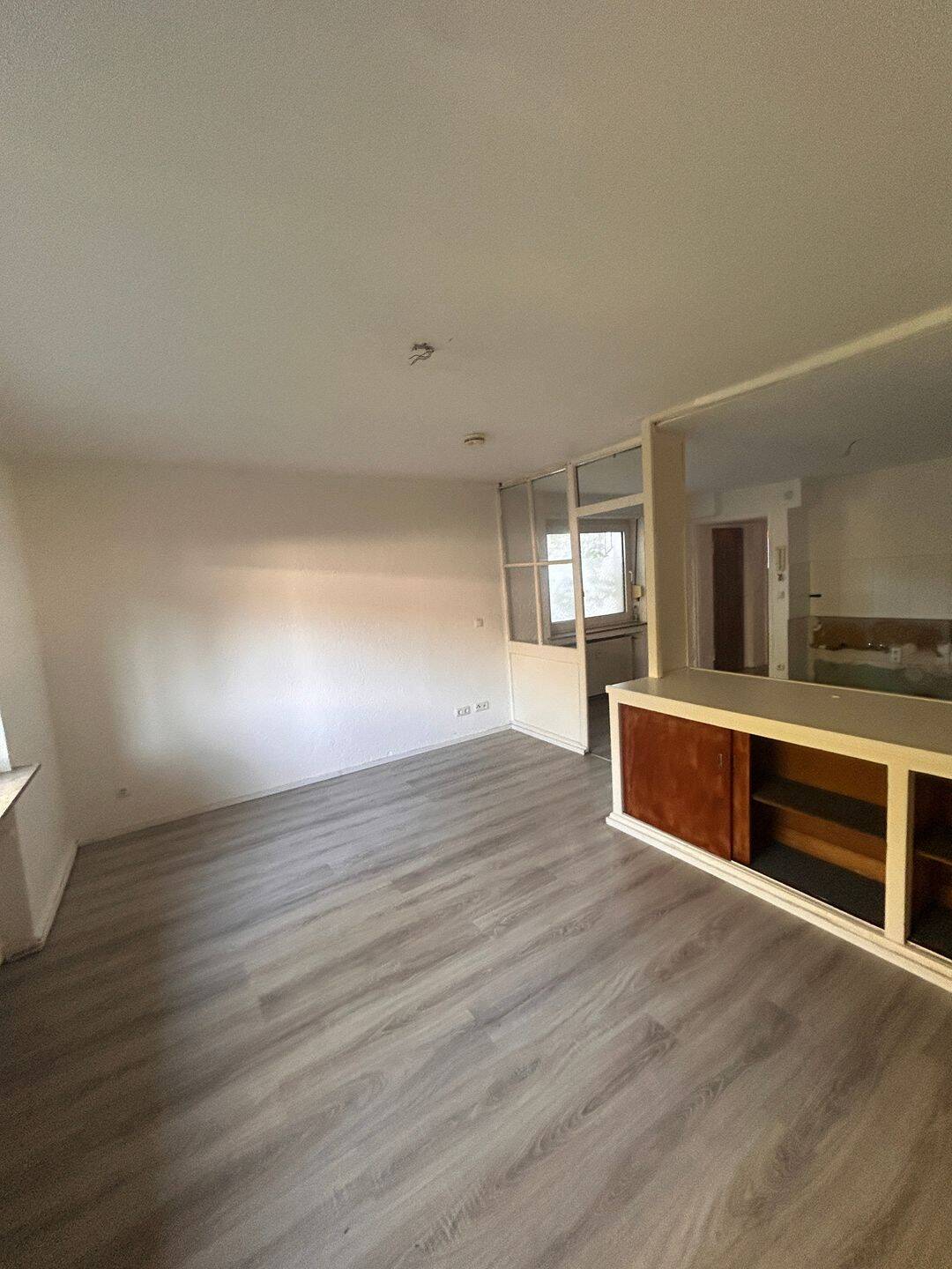 Ein-Raum-Apartment im Souterrain mit eigener Terrasse, 46045 Oberhausen