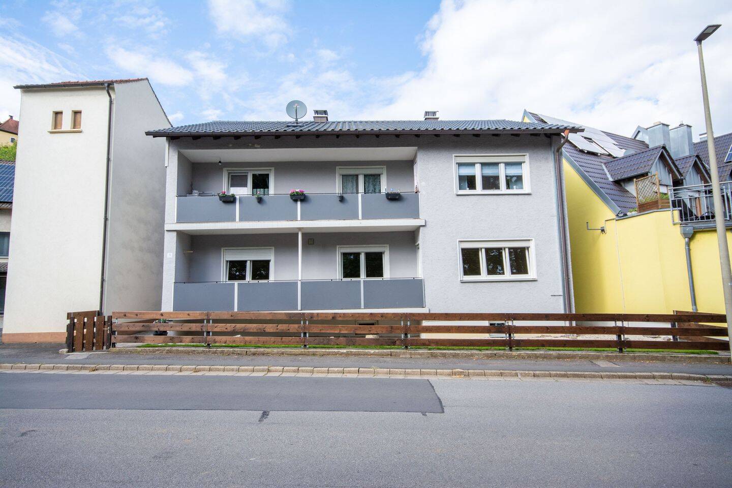 ***VIEL PLATZ ZUM WOHLFÜHLEN! GEPFLEGTE 4-ZIMMER-EG-WOHNUNG IN RIEDEN***, 92286 Rieden