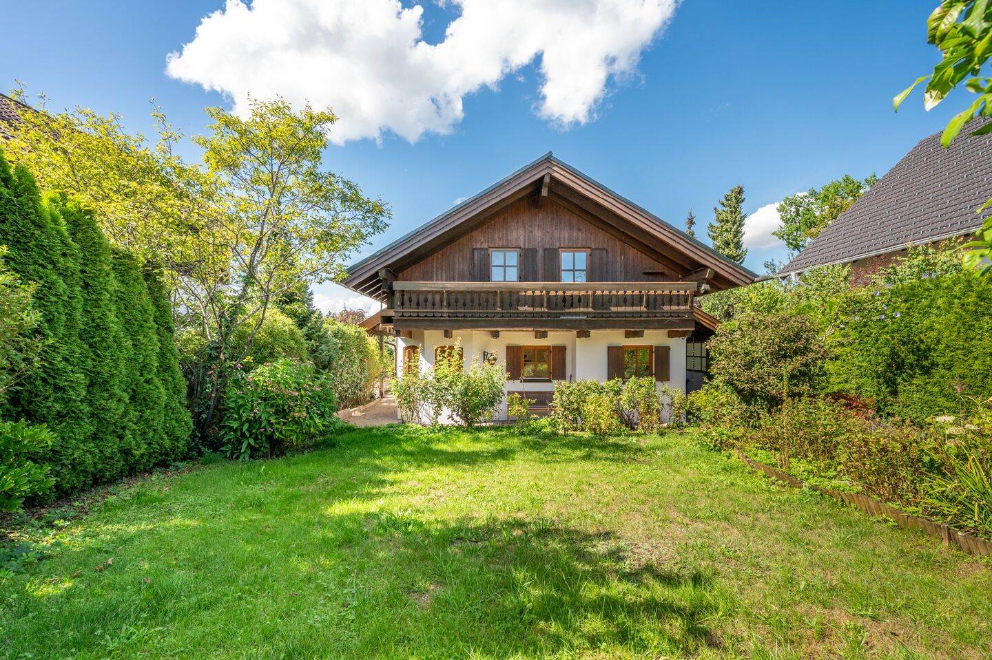AIGNER – Freistehendes Einfamilienhaus mit schönem Garten in guter Lage von Feldafing, 82340 Feldafing