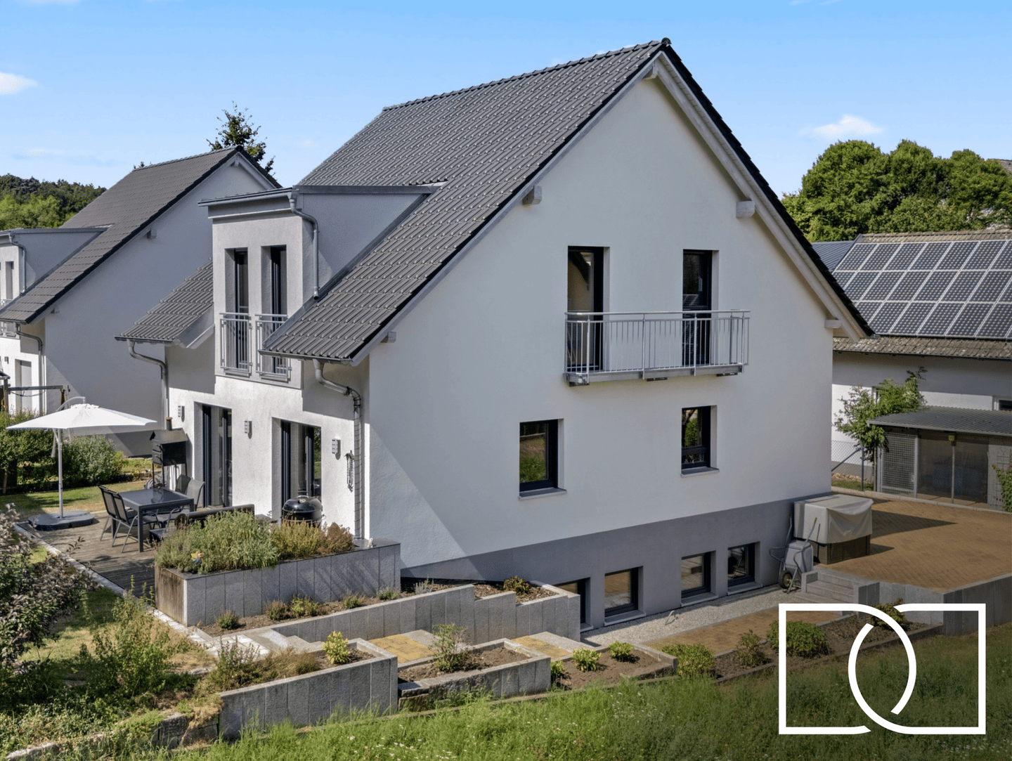 Traumhafte Feldrandlage! Neuwertiges Einfamilienhaus mit Wohnkeller und pflegeleichtem Garten, 96120 Bischberg