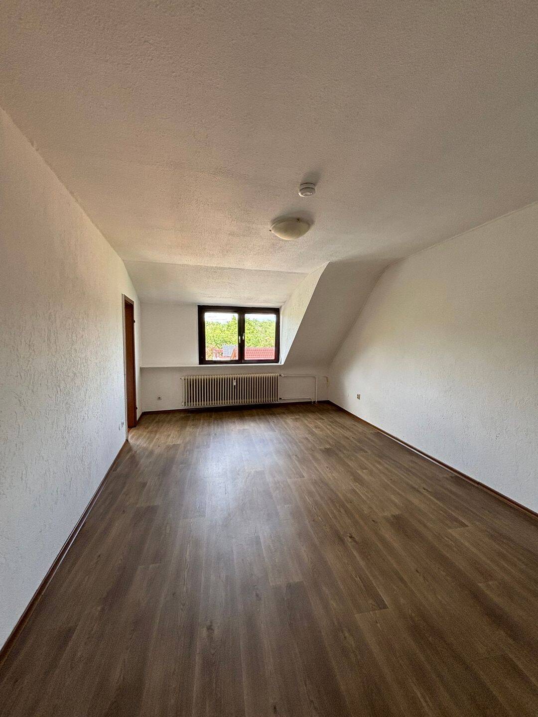 3 Zimmer Dachgeschosswohnung zu vermieten!, 66115 Saarbrücken