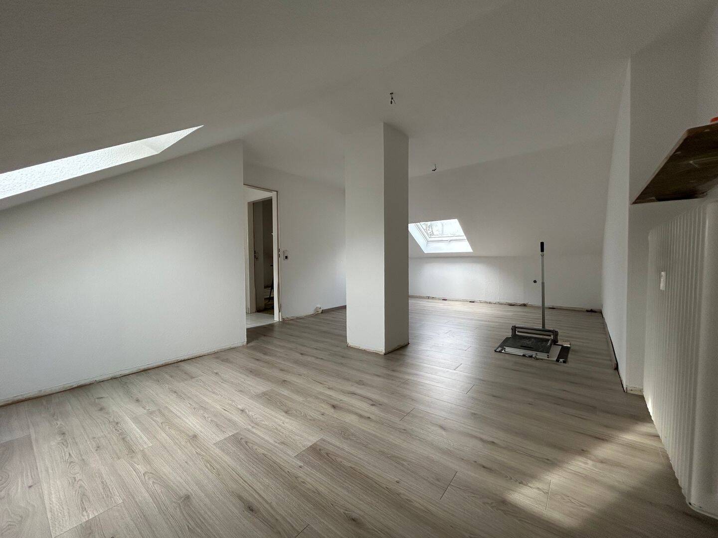 Modern & charmant: 2-Zimmer-Dachgeschosswohnung in begehrter Lage von Nürnberg-Reichelsdorf ***Besichtigung: Freitag, 16.10.2026 um 18:00 Uhr***, 90453 Nürnberg