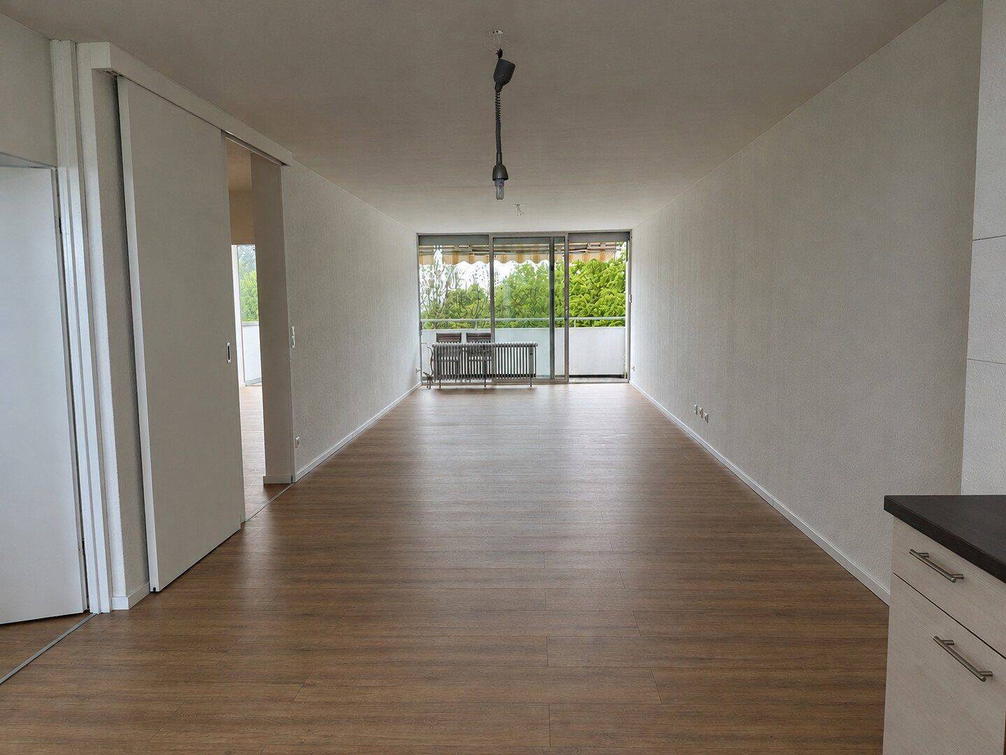 Helle 3-Zi-Penthousewohnung in Kerpen-Horrem mit EBK + Balkon +Stellplatz 83qm, 50169 Kerpen
