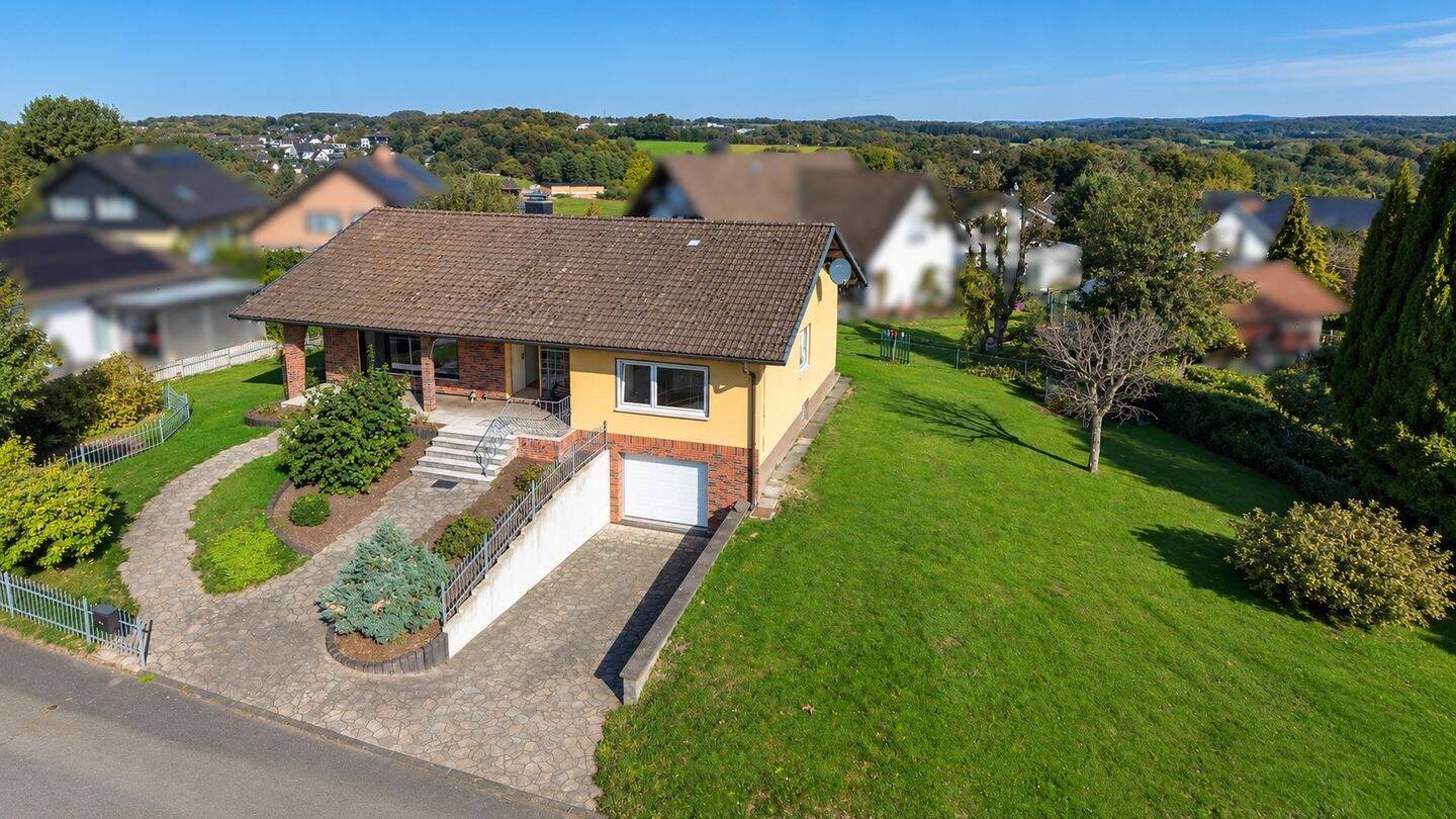Ruhige, idyllische Lage am Ortsrand – freistehender Bungalow auf großem Grundstück, 53819 Neunkirchen-Seelscheid