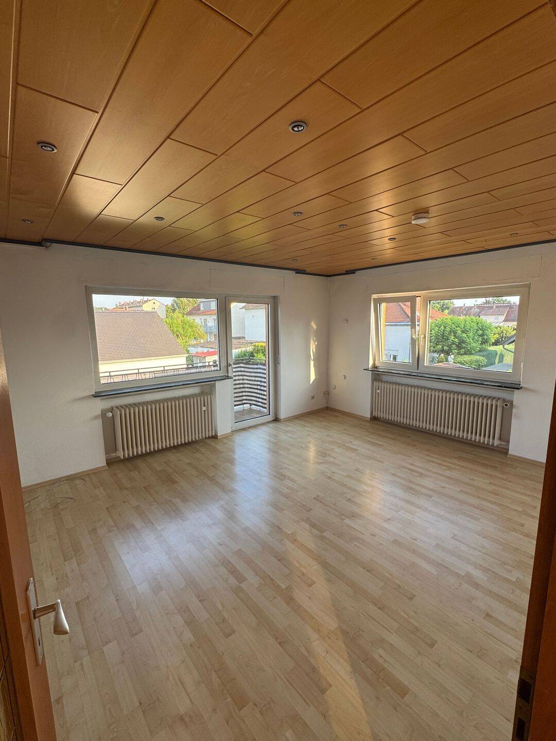 4-Zimmer-Wohnung mit Balkon, Einbauküche in Großkrotzenburg, 63538 Großkrotzenburg