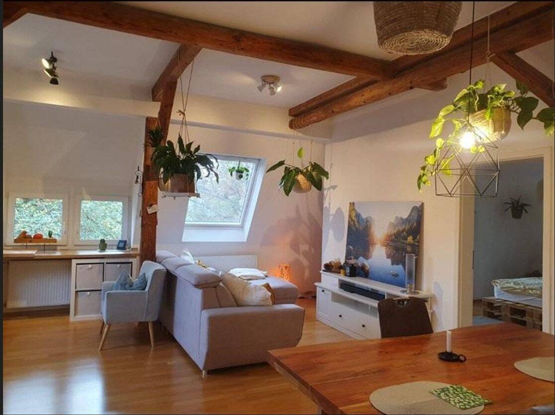 Helle Altbau-Dachwohnung sucht Nachmieter, 87435 Kempten (Allgäu) (Adelharz Eich Kempten Rothkreuz Steufzgen)