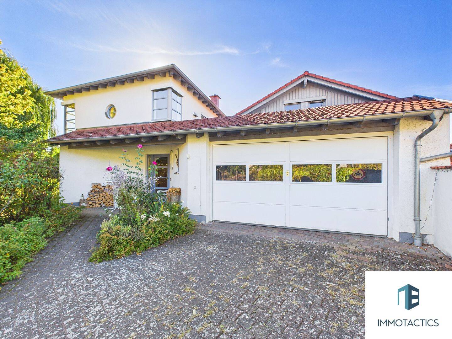 Großzügiges Familienhaus mit Dachterrasse, Kamin, großem Garten und Doppelgarage, 55437 Ober-Hilbersheim