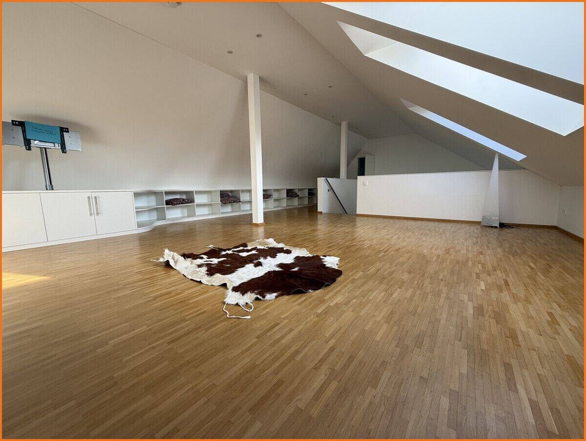 Einziehen und genießen. Moderne Wohnung mit hochwertigen Einbaumöbeln über 2 Ebenen, 30167 Hannover