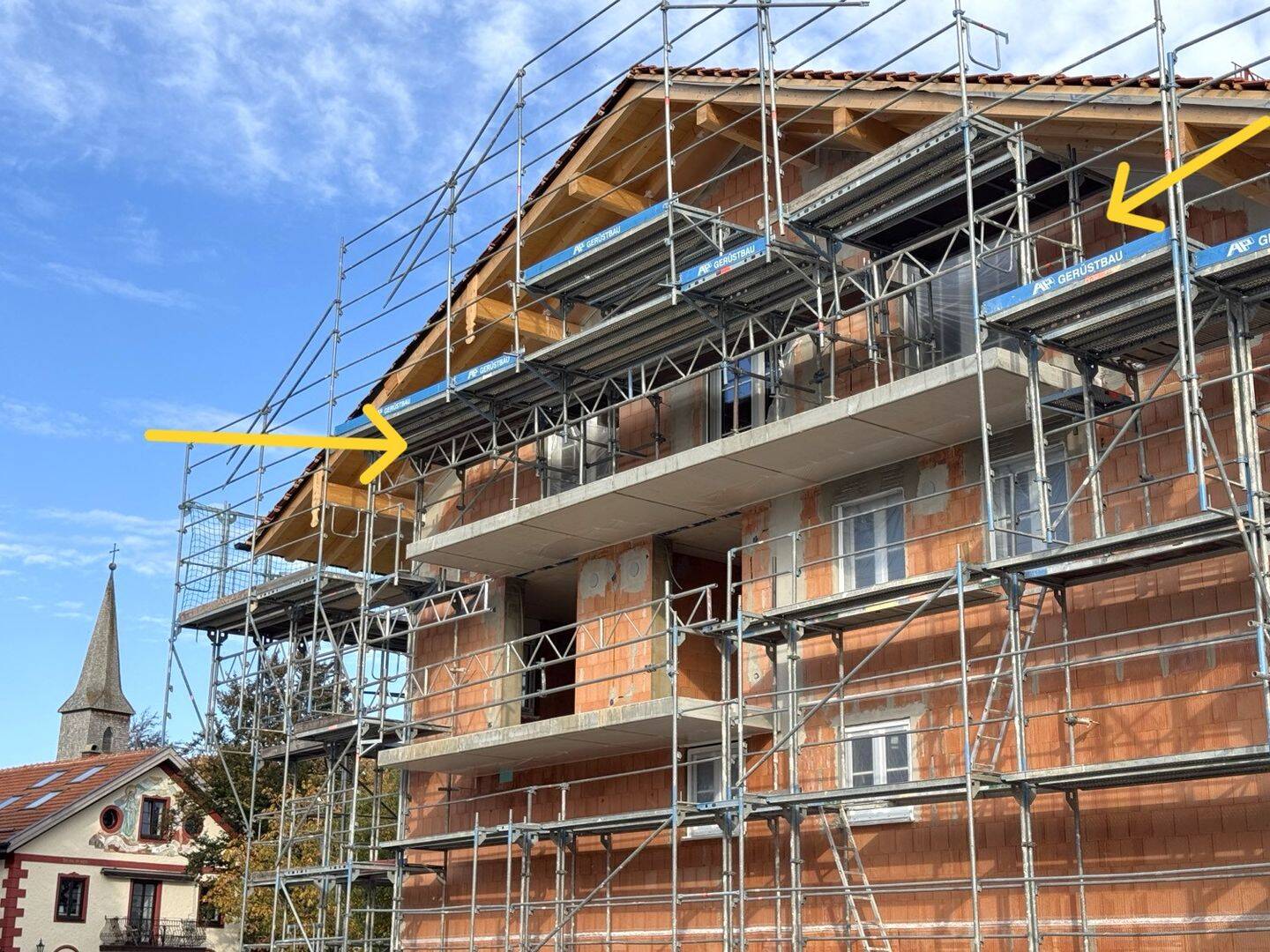 Neue 95 m² große 3-Zi.-DG-ETW mit Gäste-WC, Waschkammer und geräumigem Westbalkon mit Fernblick, 83355 Grabenstätt