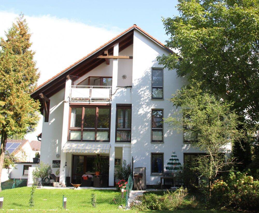Gröbenzell: Attraktive 2-Zimmer-Maisonette-Wohnung mit großem Gemeinschaftsgarten und 2 TG-Plätzen, 82194 Gröbenzell
