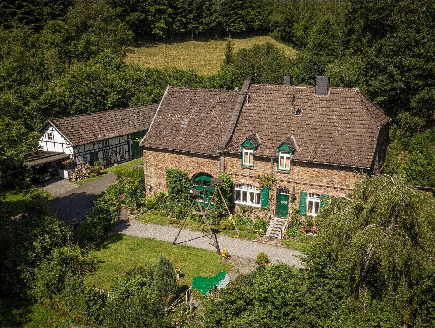 Großes freistehendes Haus mit großem Grundstück in Alleinlage – Eifel, 53940 Hellenthal