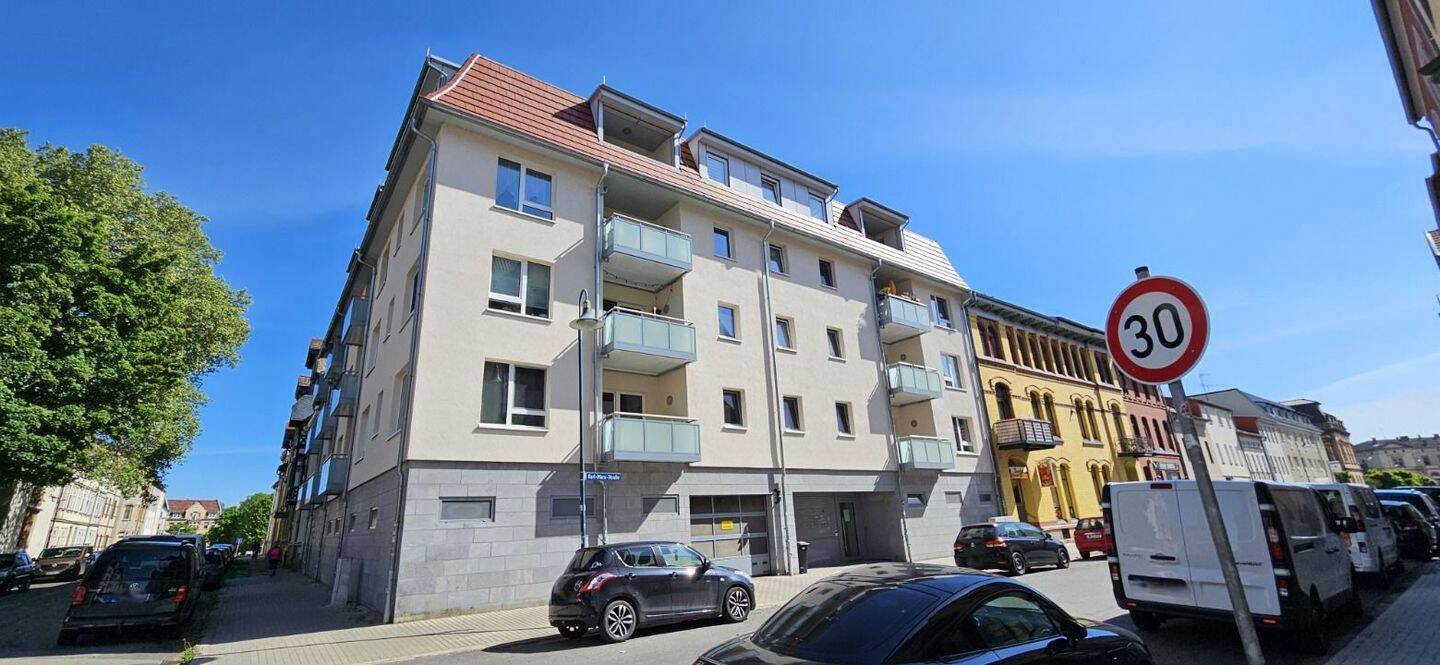 Helle 4-Zimmer-Wohnung in zentraler Lage von Mühlhausen mit Balkon und Garage, 99974 Mühlhausen/Thüringen
