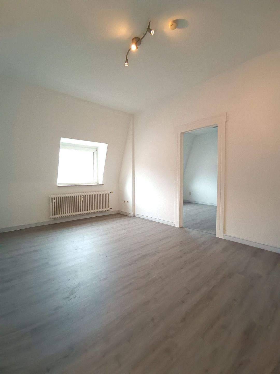 DU-Untermeiderich, Metzerstraße 38 – 2 Zimmer-Wohnung im 3. OG zeitnah zu mieten !!, 47137 Duisburg (Mittelmeiderich Obermeiderich Untermeiderich)