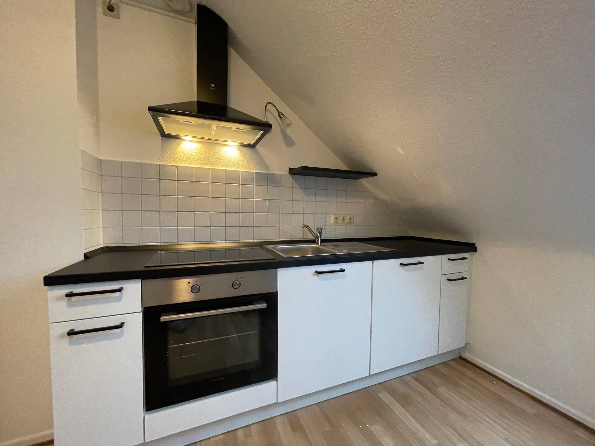 **Helle 3-Zimmer-DGwohnung direkt an der Uni Trier mit Einbauküche und Gartennutzung**, 54296 Trier