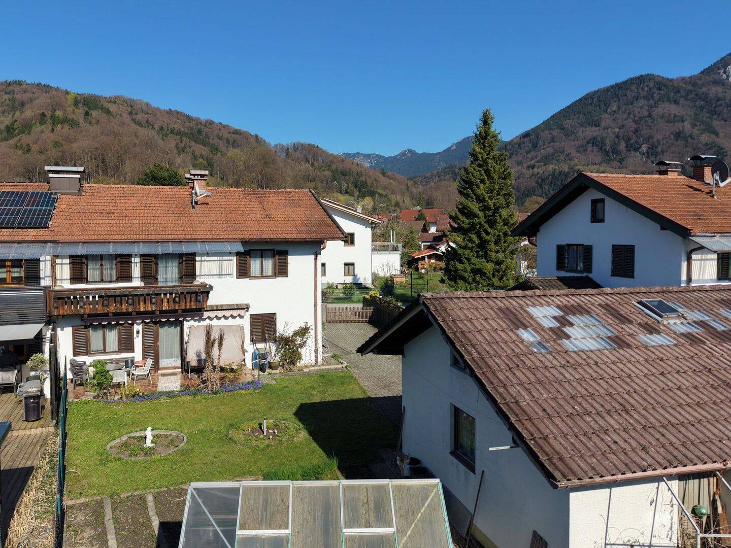 Doppelhaushälfte mit Potenzial auf Erbbaurechtsgrundstück, 83131 Nußdorf a. Inn