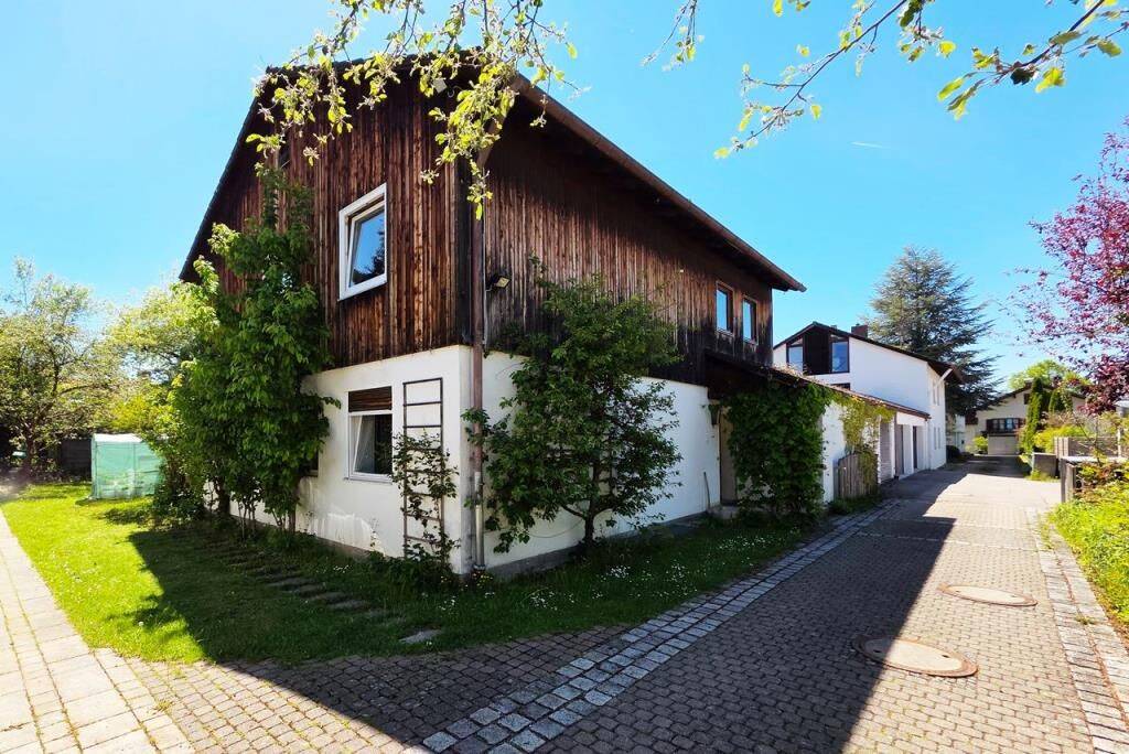 Renovierungsbedürftiges Einfamilienhaus mit vielseitigen Gestaltungsmöglichkeiten, 82054 Sauerlach