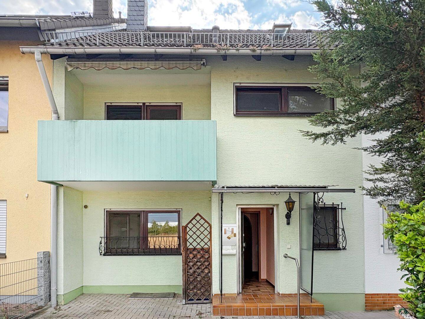 Renovierungsbedürftiges RMH mit viel Gestaltungspotential in Feldrandlage von Plankstadt, 68723 Plankstadt