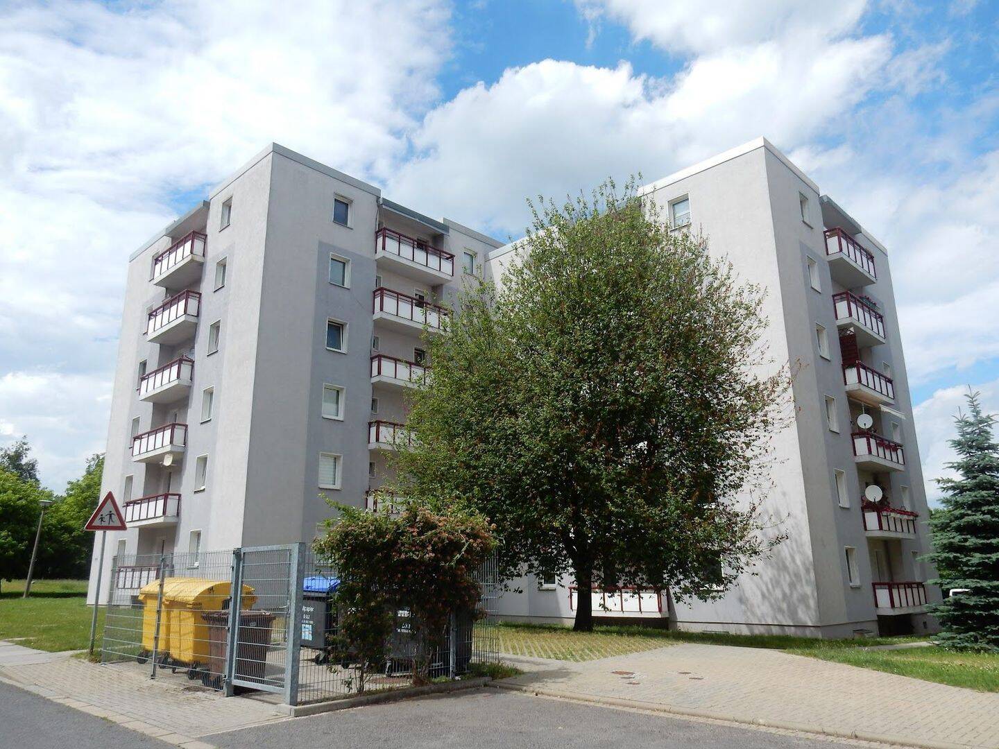 2 Räume – keine Durchgangszimmer – Balkon an der Küche und Sparangebot!*, 2828 Görlitz