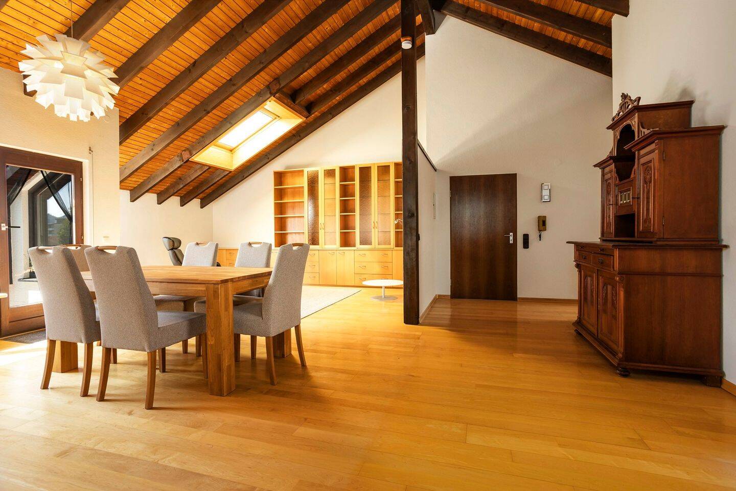 HOLZCHARME – großzügige 3-Zimmer-DG-Wohnung mit Sonnenbalkon, Garage & Stellplatz, 79618 Rheinfelden (Baden)