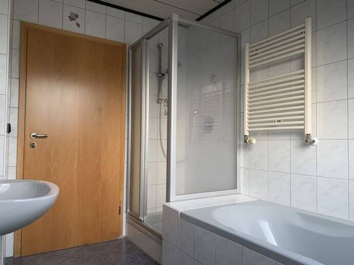 Wohnung gesucht? Diese 4-Raum-Wohnung mit tollen Blick sucht neue Mieter!, 91361 Pinzberg