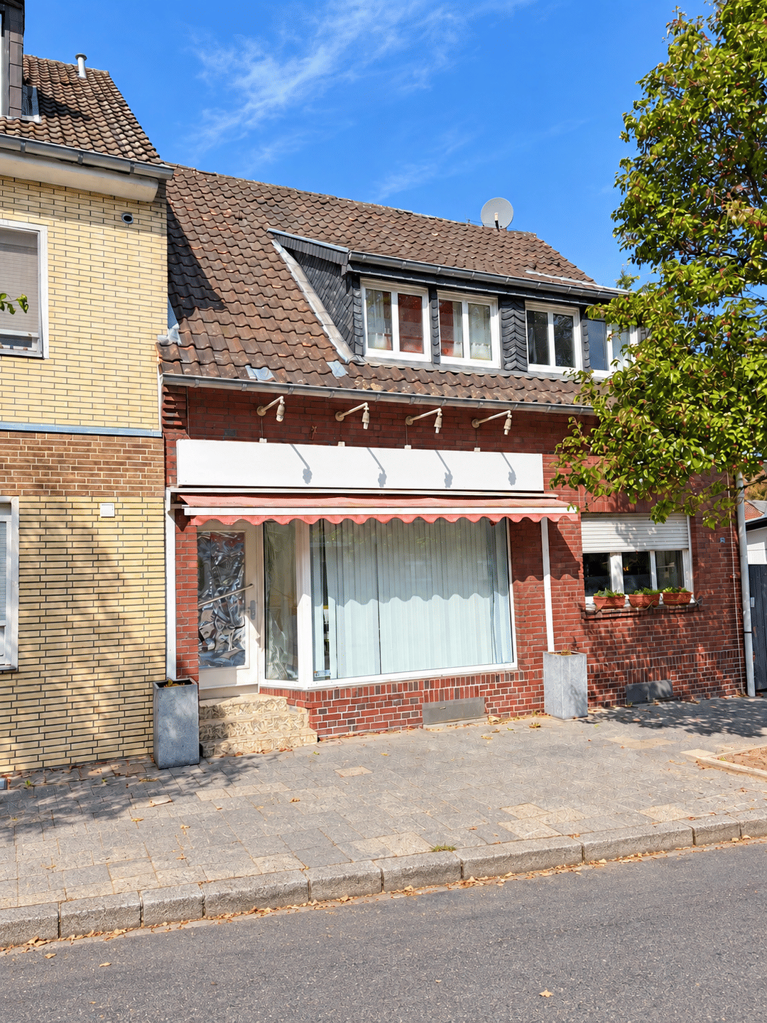 Wohn- und Geschäftshaus mit großem Grundstück und Entwicklungspotenzial, 52531 Übach-Palenberg