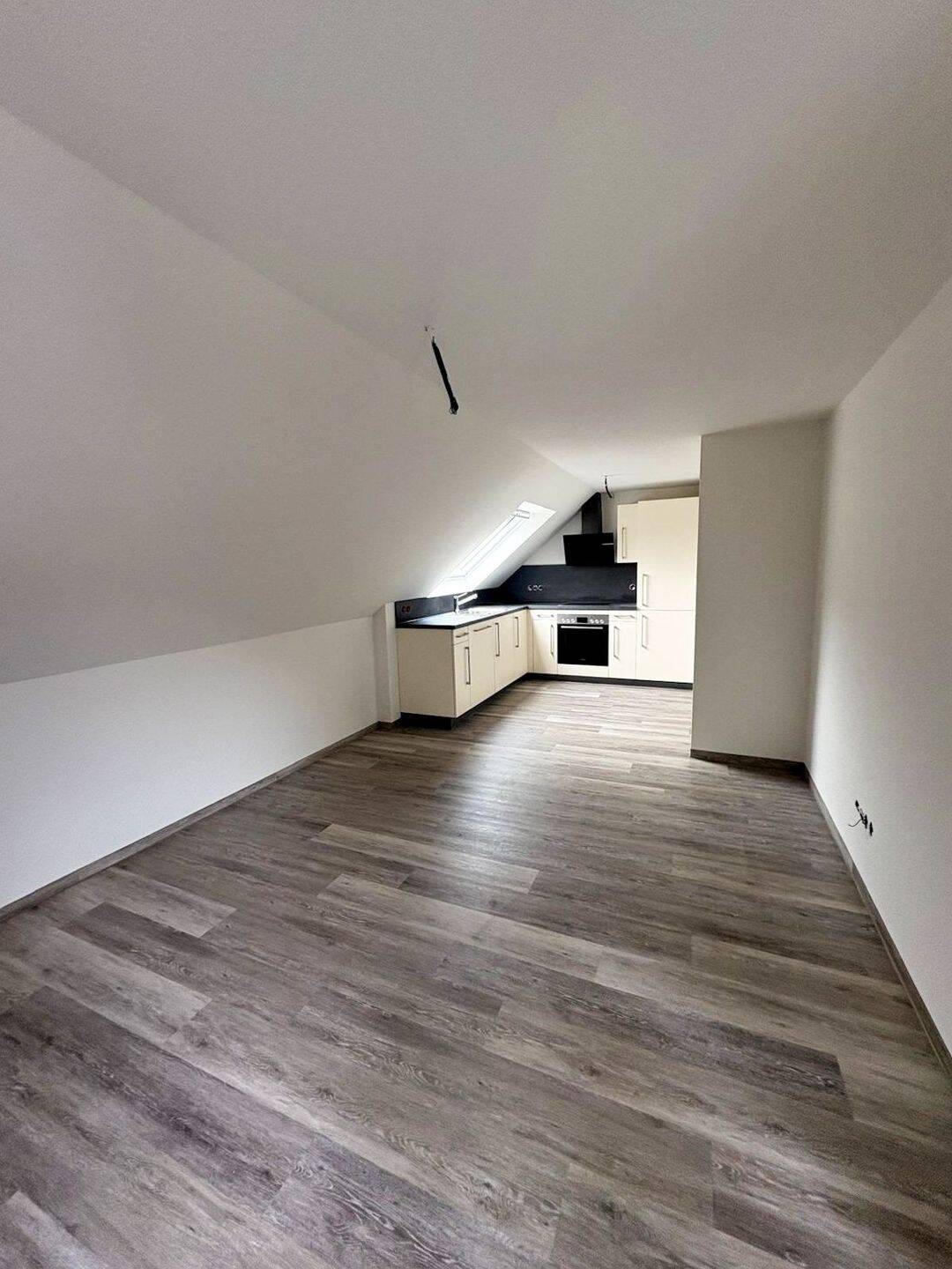 Moderne 2-Zimmer Dachgeschoss Wohnung Im Müllheim (Stadtmitte) – ohne Balkon, 79379 Müllheim