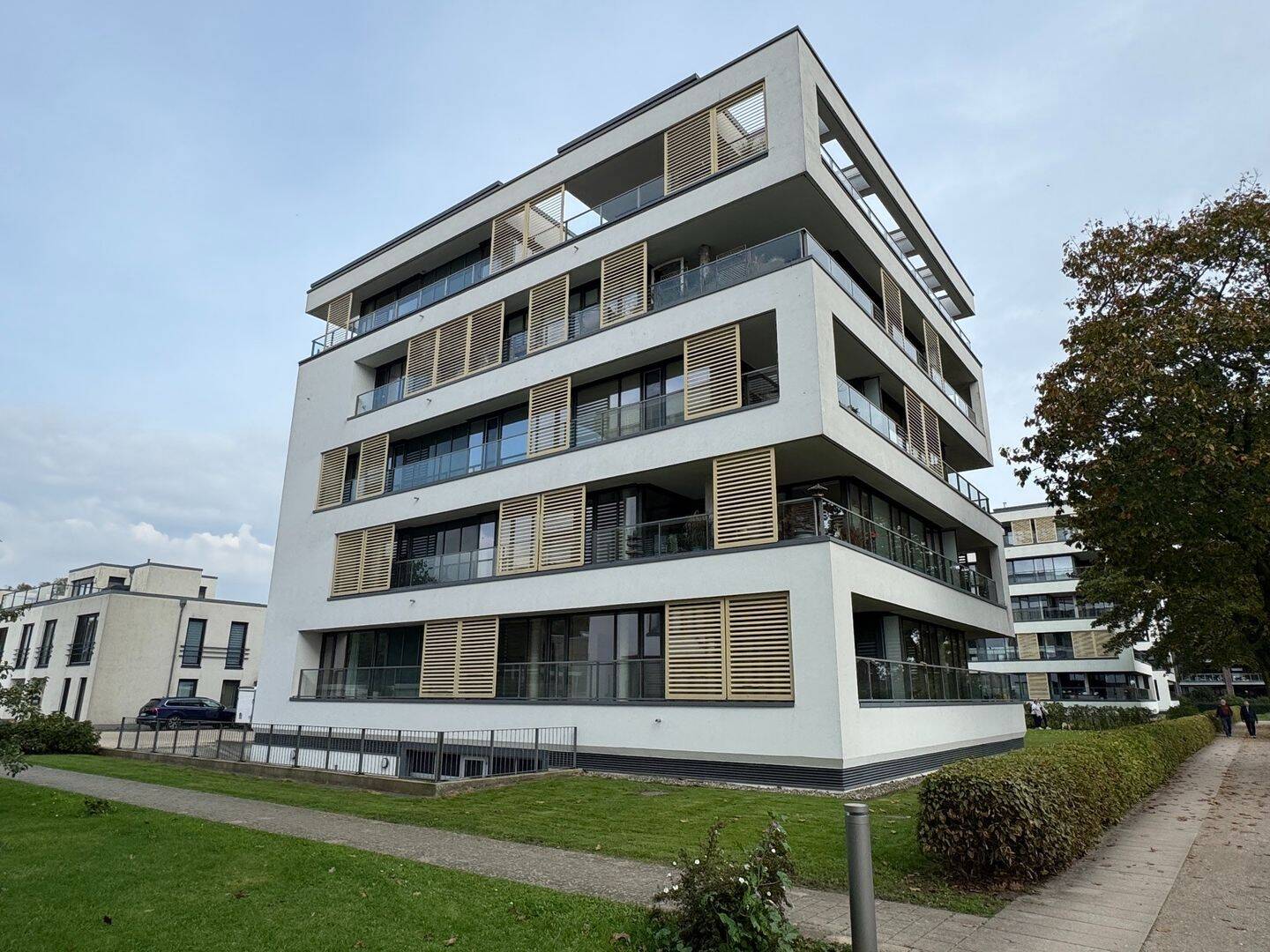 Schleswig: Exklusive Zweizimmerwohnung in erster Reihe mit traumhaftem Wasserblick, 24837 Schleswig