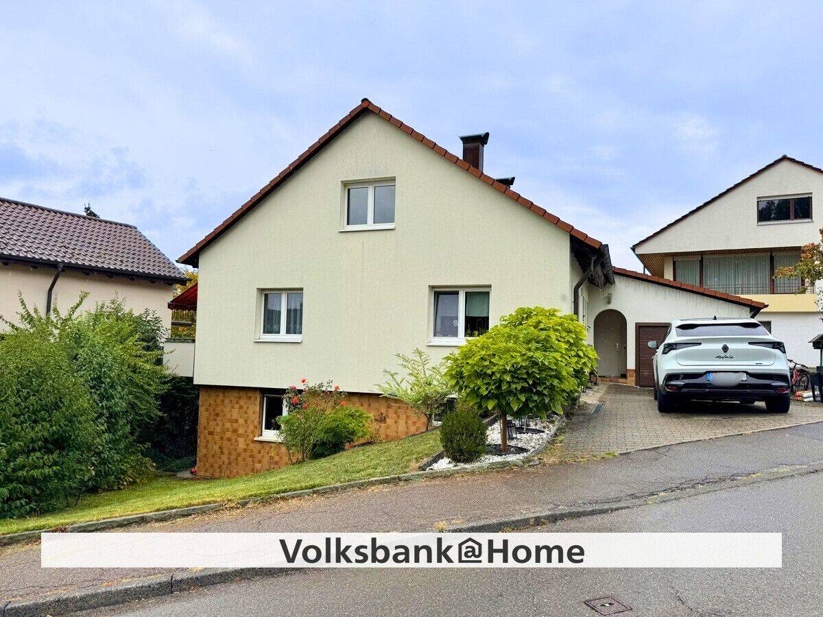 Einfamilienhaus mit Einliegerwohnung in begehrter Wohnlage direkt in Herrenberg, 71083 Herrenberg