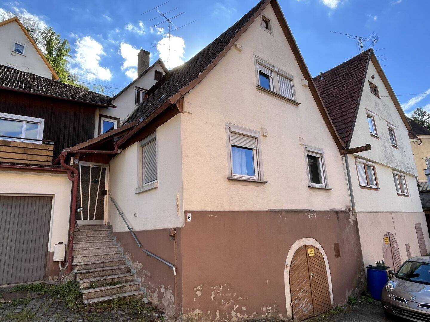 Wohnhaus mit Doppelgarage und großer Sonnenterrasse in Oberlauda, 97922 Lauda-Königshofen
