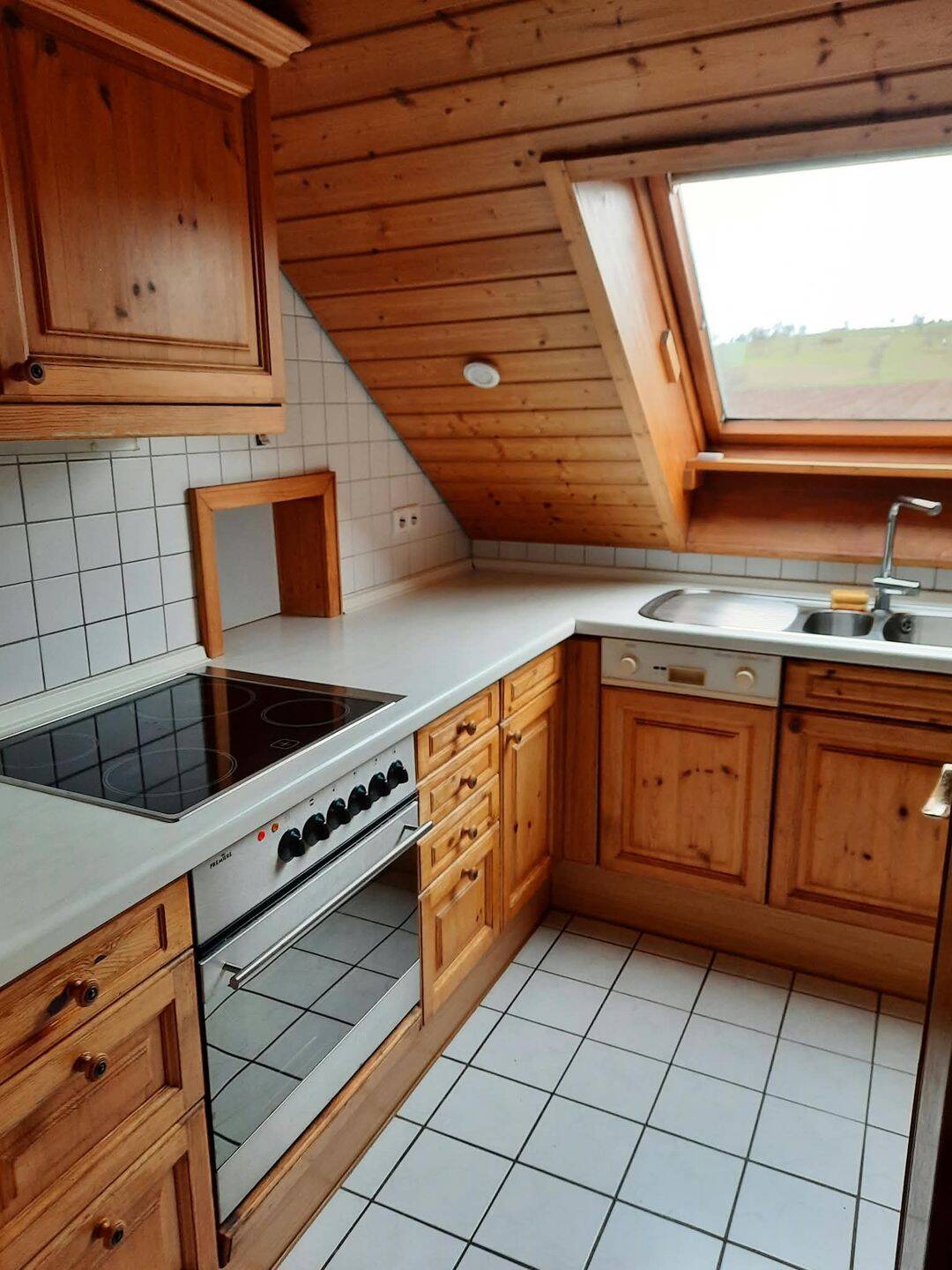 3-Zimmer-Wohnung DG 65m² Warmmiete 850, 72224 Ebhausen
