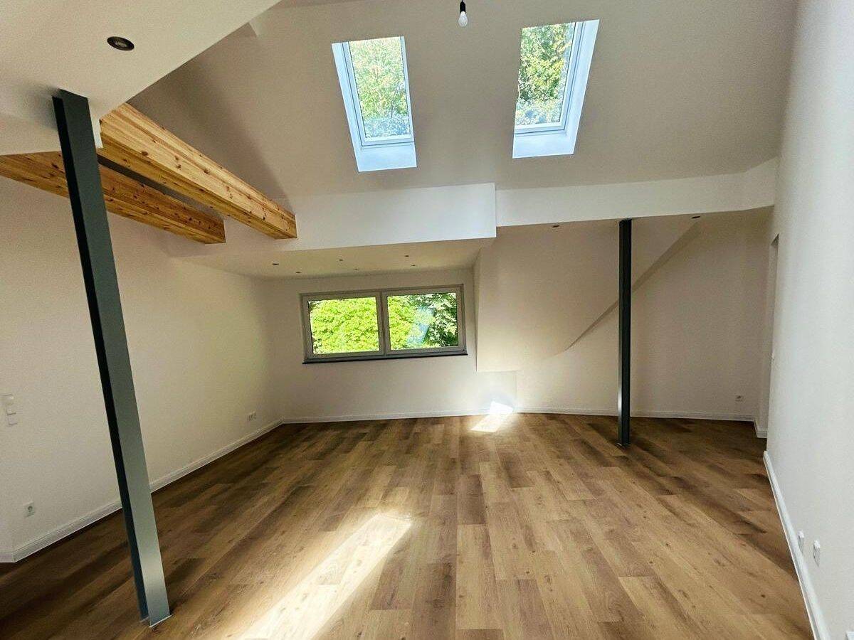 Exklusiver Neubau am Waldrand: 5-Zimmer-Dachgeschosswohnung mit großer Terrasse und grünem Waldblick, 21075 Hamburg (Harburg Eißendorf Hausbruch Heimfeld)