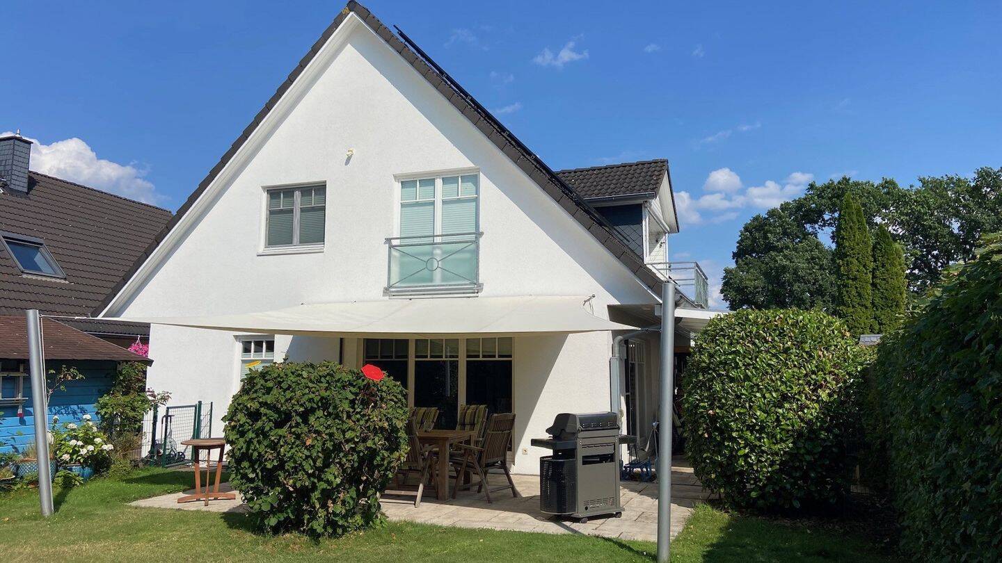 Von Privat: Energetisch modernisiertes Einfamilienhaus mit Einliegerwohnung / Mehrgenerationenhaus, 25469 Halstenbek