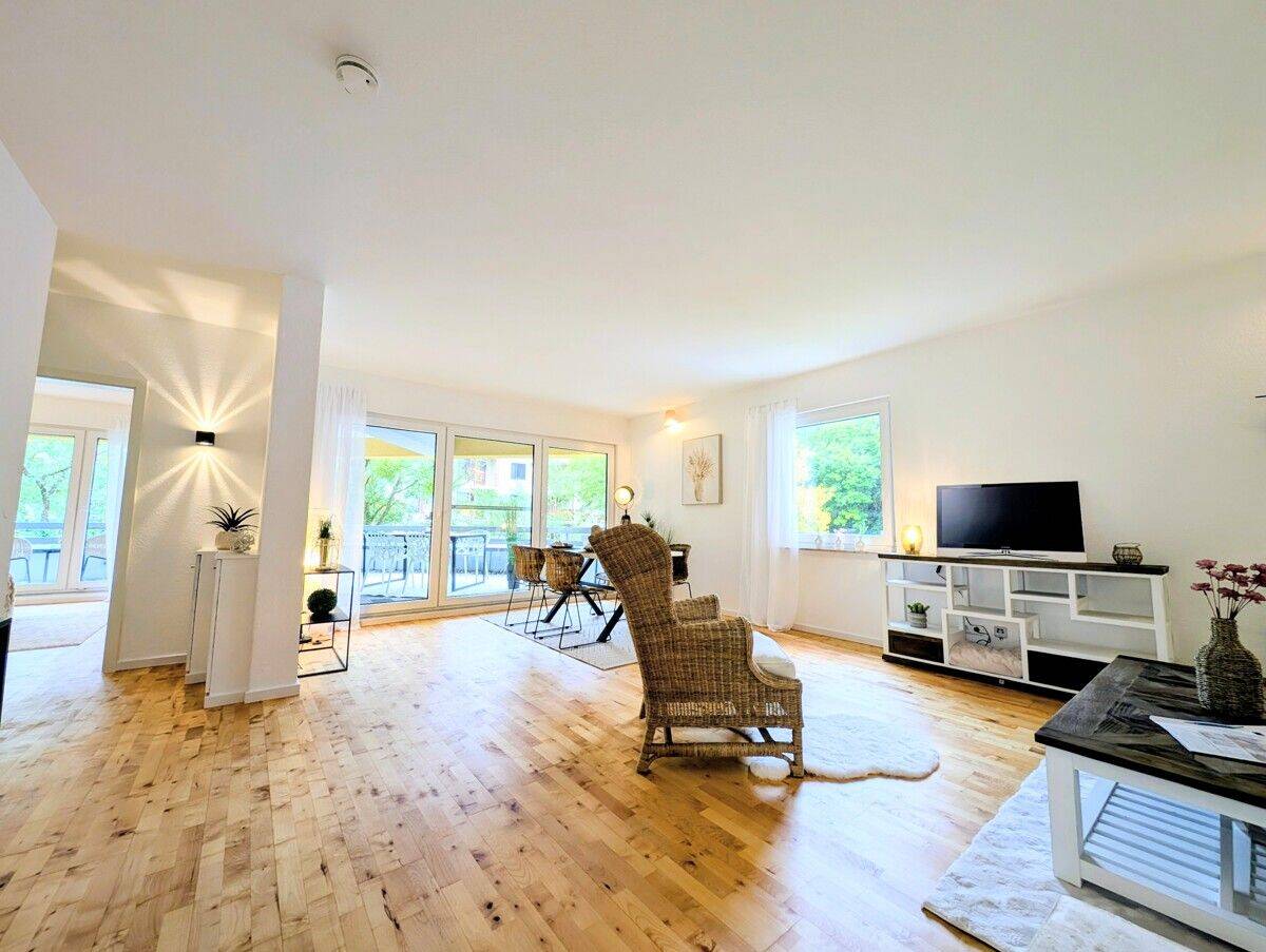 Wohnen mit großzügiger Terrasse: renovierte 2-Zimmer-Wohnung in Kassel-Bad Wilhelmshöhe, 34131 Kassel (Bad Wilhelmshöhe Brasselsberg Kirchditmold)