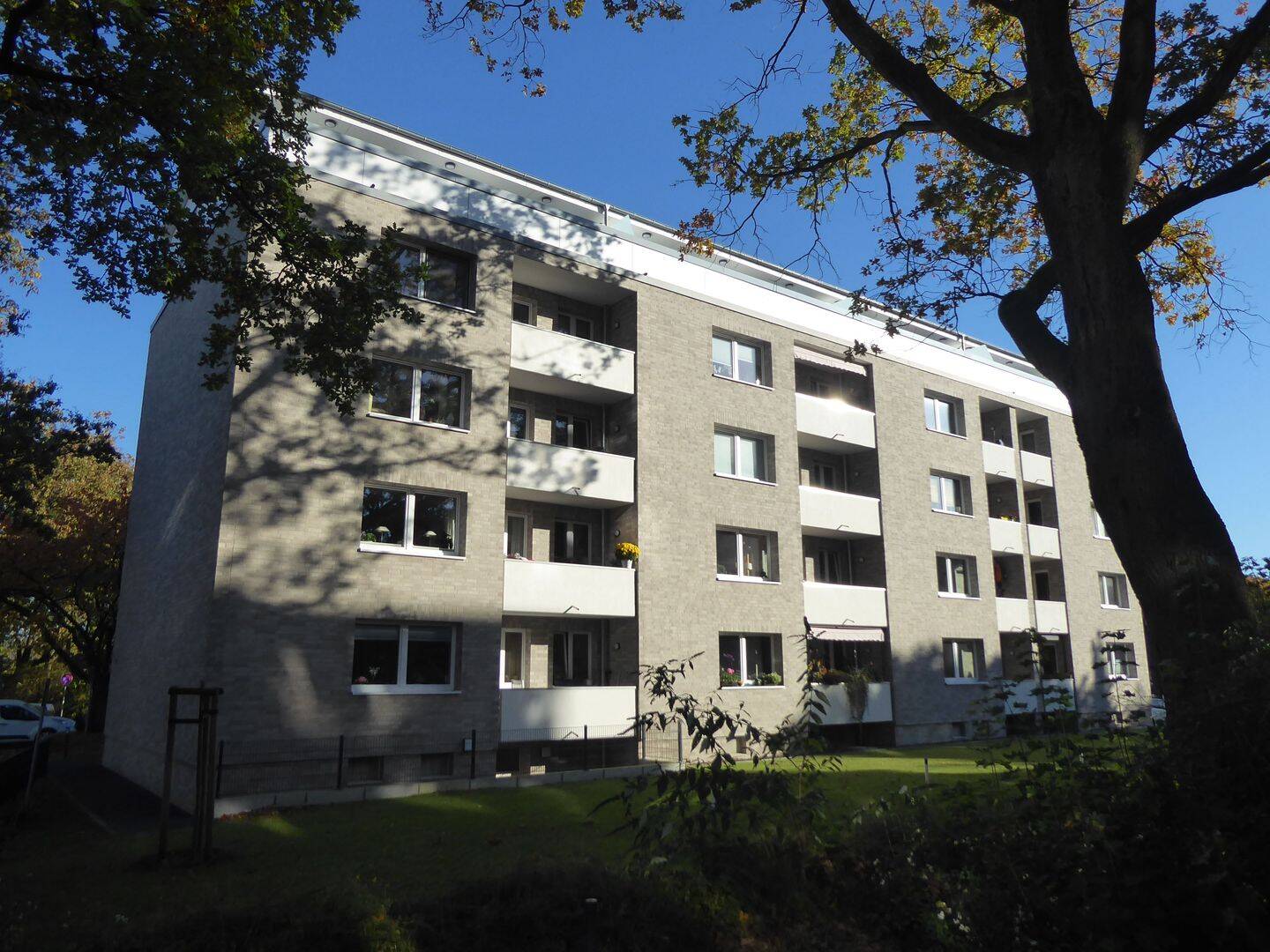Wohntraum ! 2 Zimmer Penthouse – Wohnung im wärmegedämmten Haus mit einer sonnigen Dachterrasse in Norderstedt-Garstedt zu vermieten !!, 22850 Norderstedt