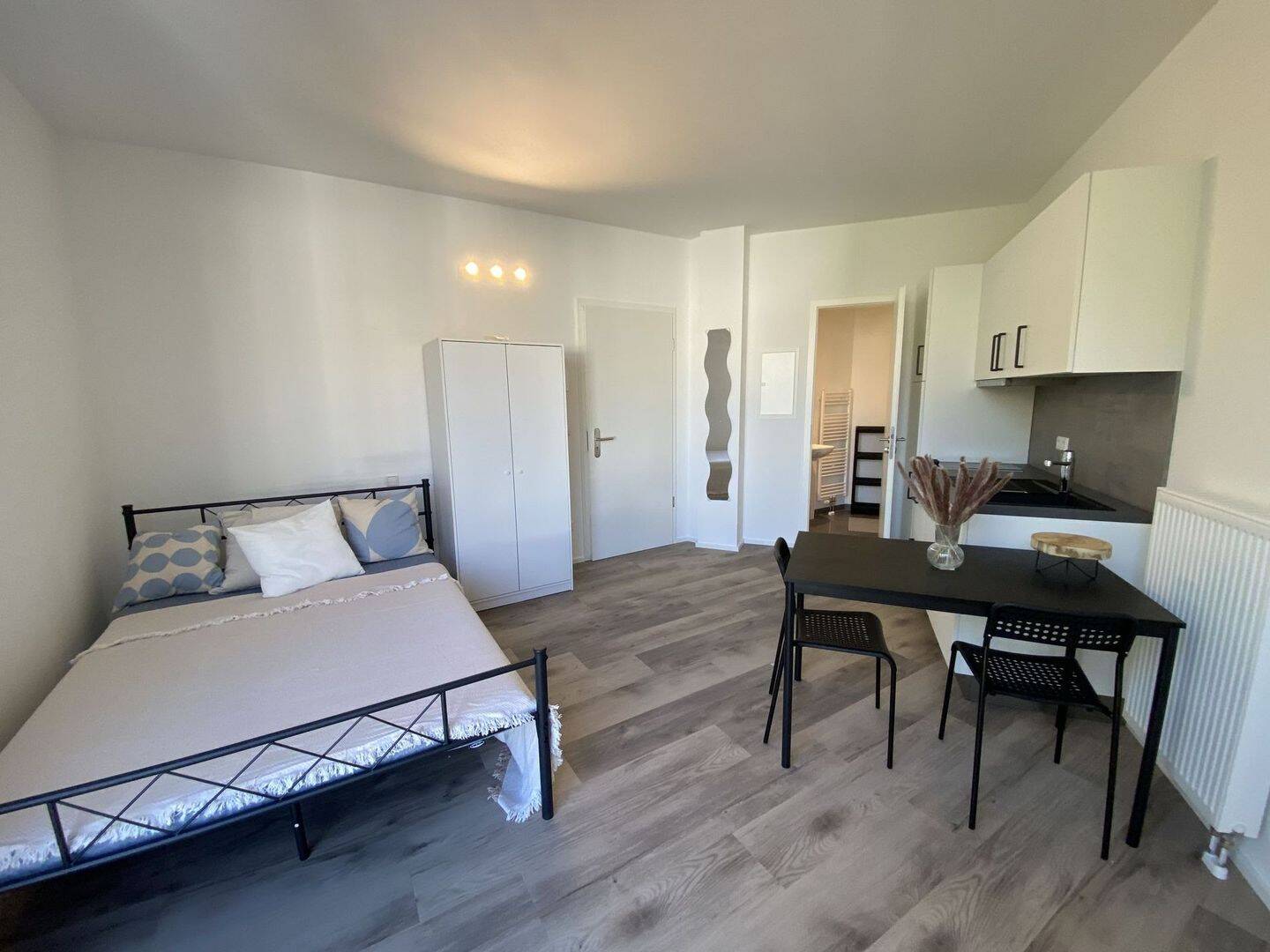 Mitten in STUTTGART ! Wunderschöne vollmöbilierte Studioapartments zur Miete, 70190 Stuttgart (Mitte Ost)