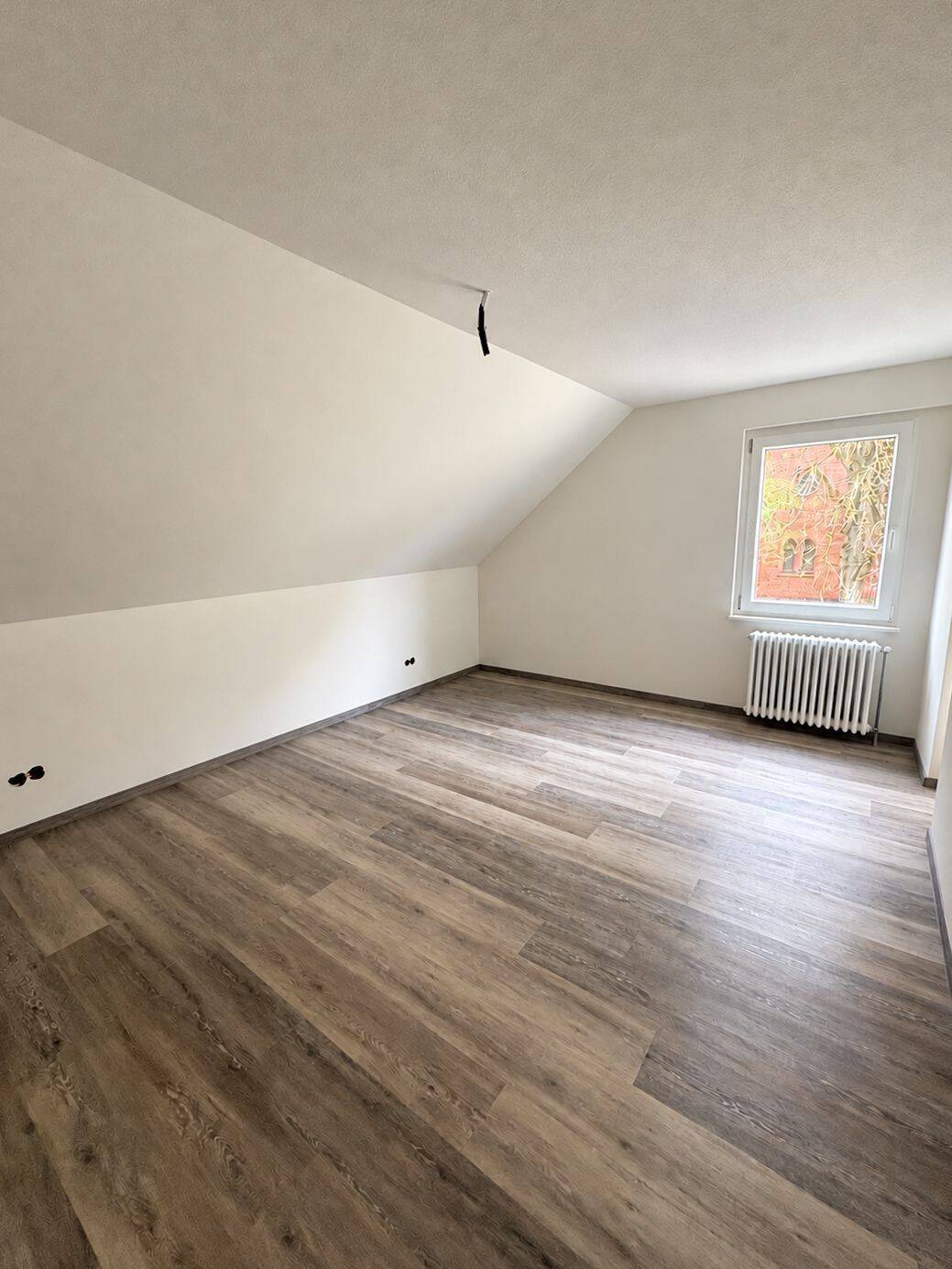 Moderne 2-Zimmer Dachgeschoss Wohnung in Müllheim (Stadtmitte) – ohne Balkon, 79379 Müllheim