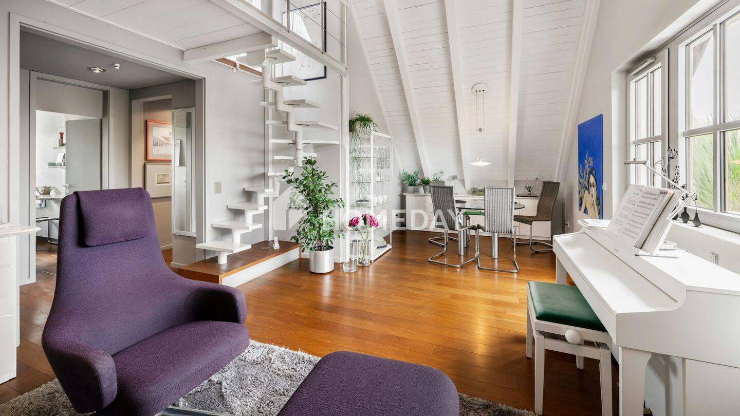 Charmante 2,5-Zimmer-Dachgeschosswohnung auf zwei Ebenen mit Balkon (bezugsfrei), 85551 Kirchheim b. München
