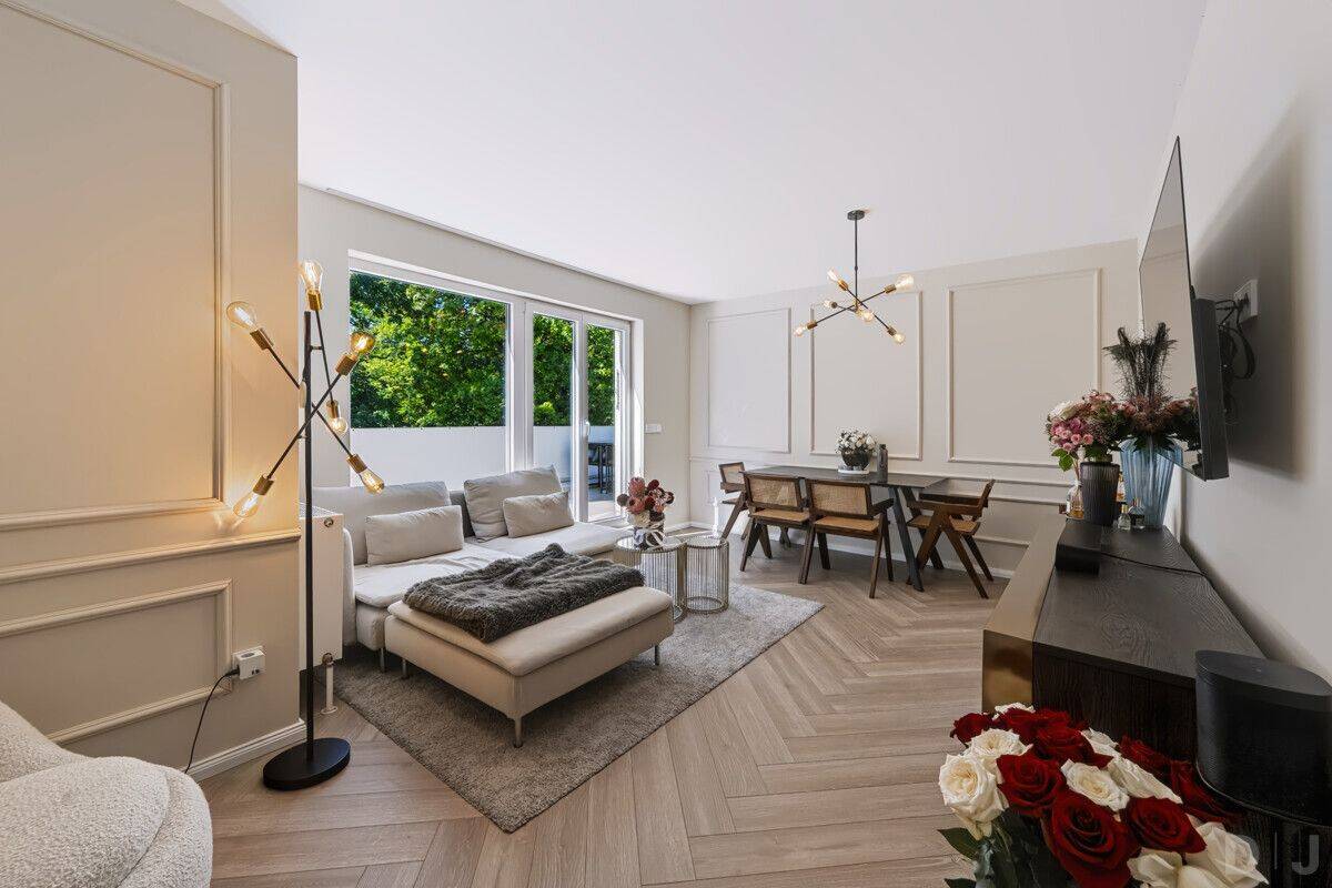 Exklusiv in Solln: Bezugsfreie 2-Zimmer-Wohnung mit Dachterrasse, 81479 München (Thalk. Obersendl.-Forsten-Fürstenr.-Solln)