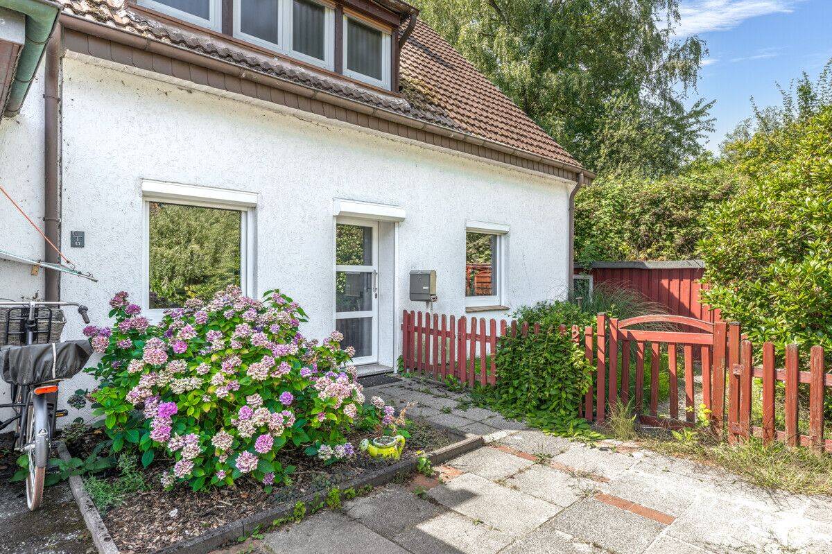 Reihenendhaus mit grünem Grundstück in Privatweg, 28259 Bremen (Grolland Kirchhuchting Mittelshuchting Sodenmatt)