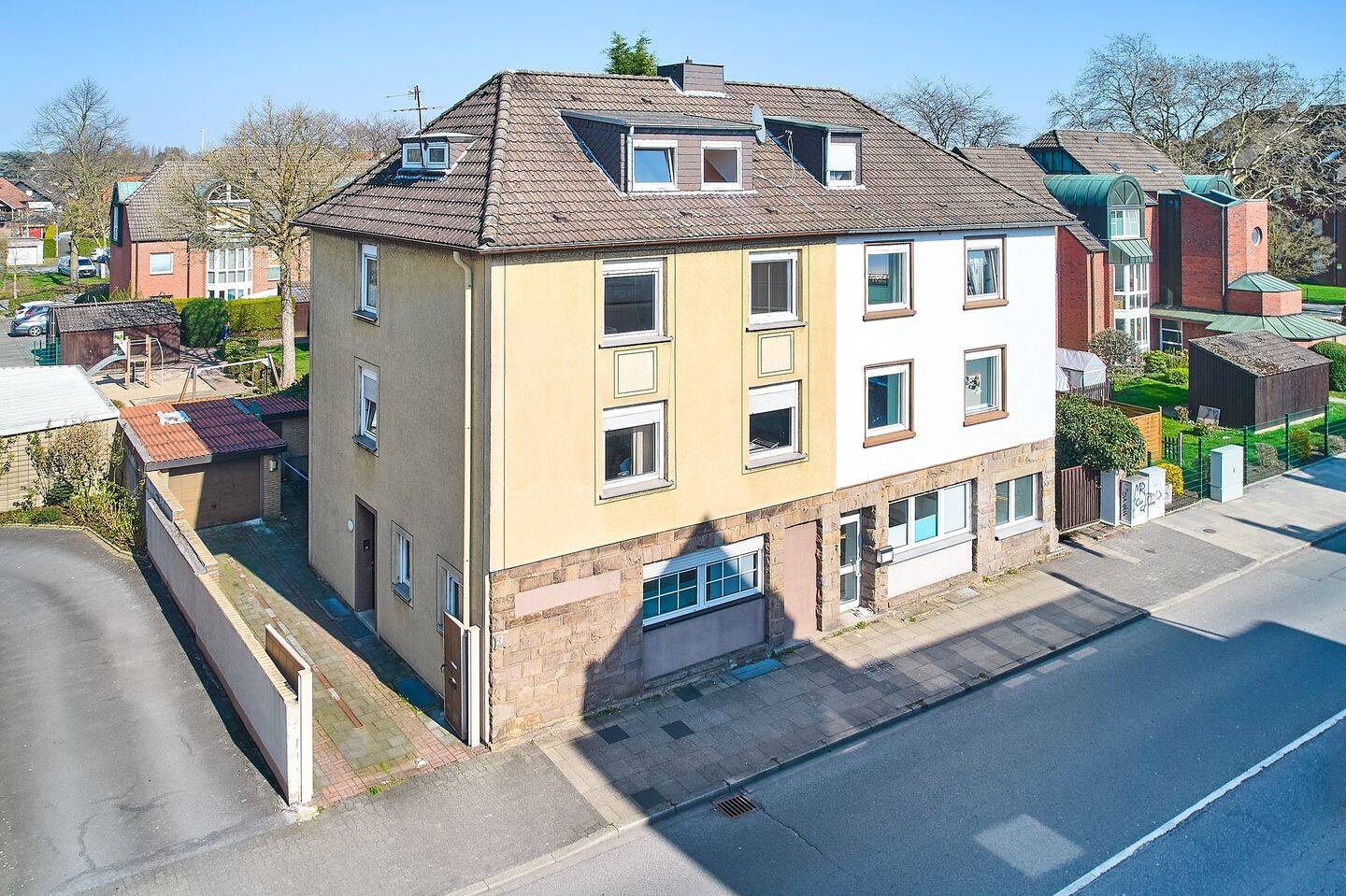 Drei Wohneinheiten für Ihre Familie zur sofortigen Selbstnutzung!!, 59174 Kamen