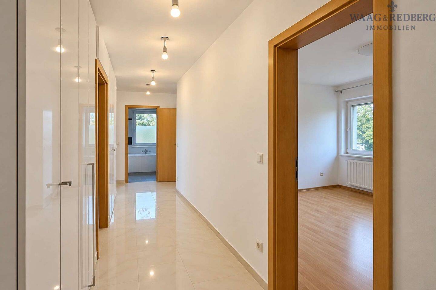 Sofort verfügbar – großzügige 4-Zimmer-Wohnung mit Balkon!, 93053 Regensburg (Galgenberg Kasernenviertel Kumpfmühl-Ziegetsdorf-Neuprüll Oberisling-Graß)