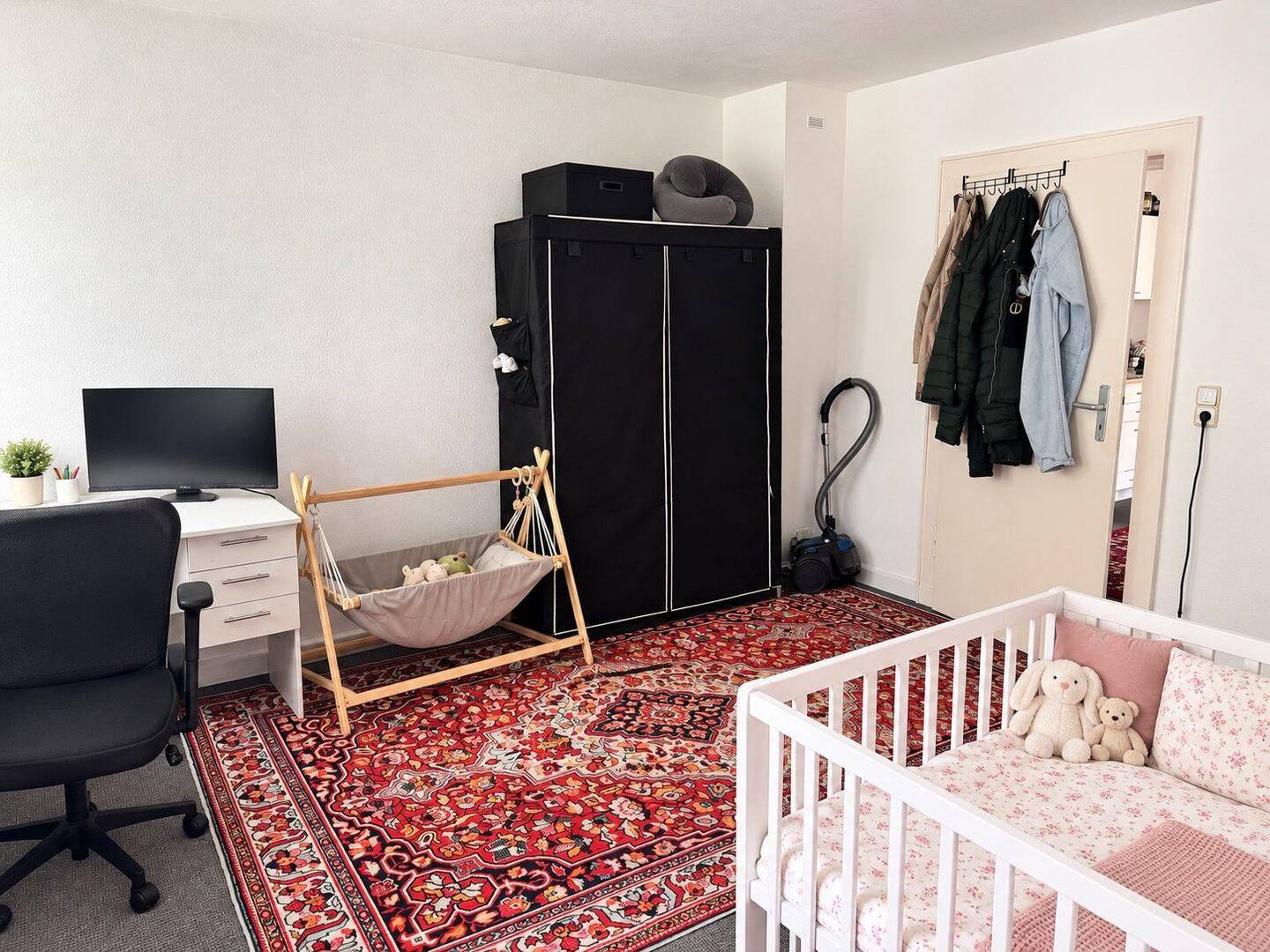 Wohnung in Erlangen, zentrale Lage, gute Verkehrsanbindung, eigener Stellplatz, ideal für Singles oder Paare, verfügbar ab Dezember., 91052 Erlangen (Anger Erlangen-Ost Erlangen-Süd Innenstadt)