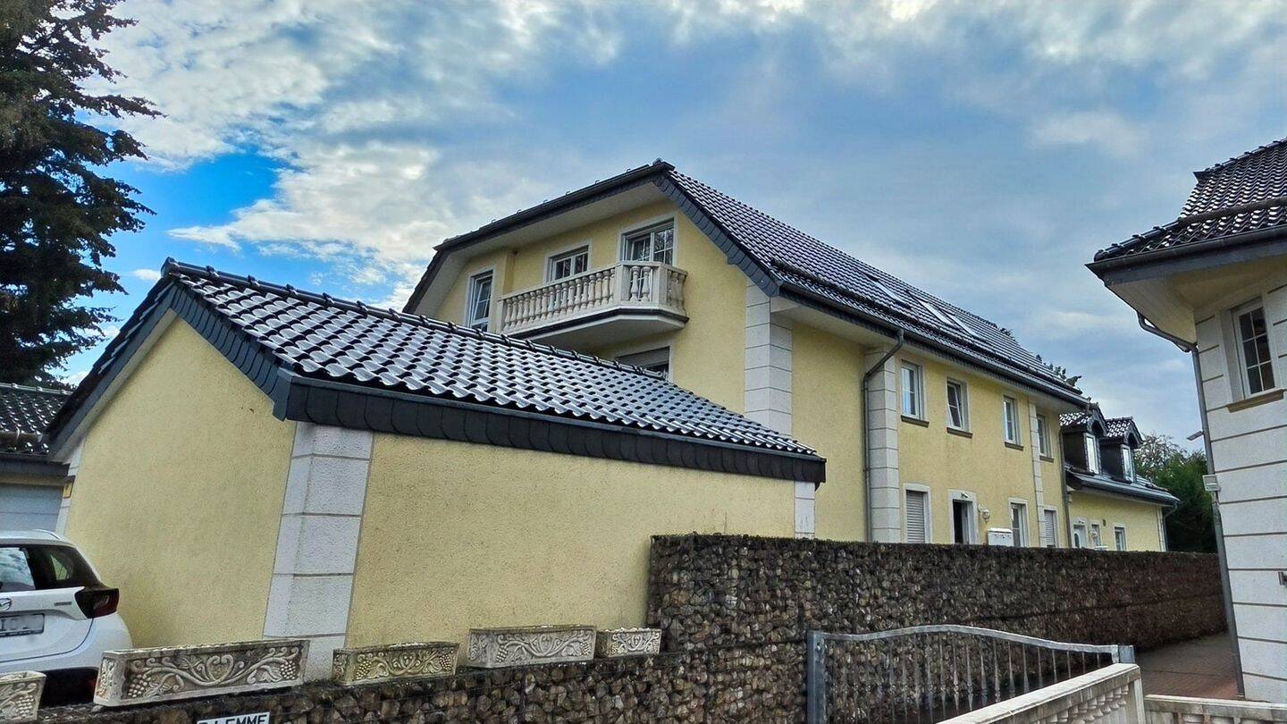 Gepflegte Dachgeschosswohnung mit Balkon, Aufzug und hervorragender Energieeffizienz, 52152 Simmerath