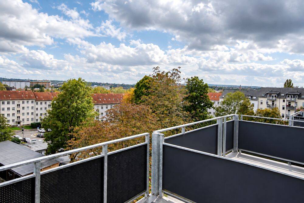 !! Wohnen mit Ausblick !! Helle 3 Zimmer Wohnung mit Einbauküche, Tageslichtbad und XXL Balkon, 9126 Chemnitz (Altchemnitz Bernsdorf Gablenz Lutherviertel Sonnenberg)