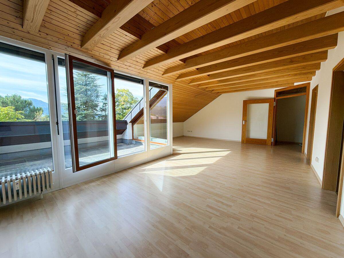 Charmante Dachgeschosswohnung mit Westbalkon in Kirchzarten, 79199 Kirchzarten