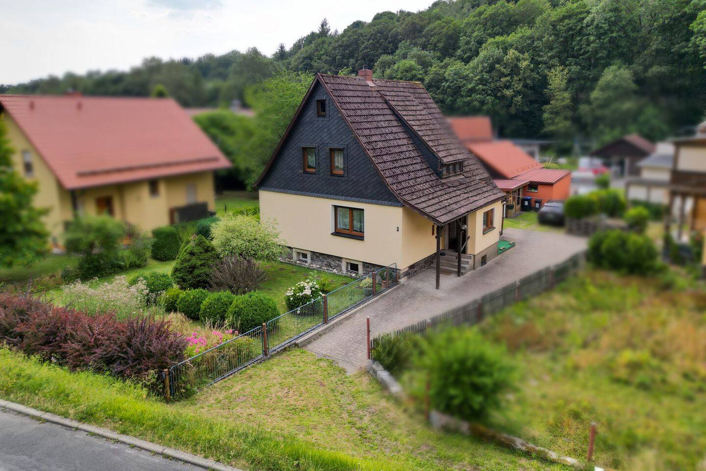 Ein gemütliches Zuhause in Theuern! Gepflegtes Einfamilienhaus, Grundstück und Garage!, 96528 Schalkau