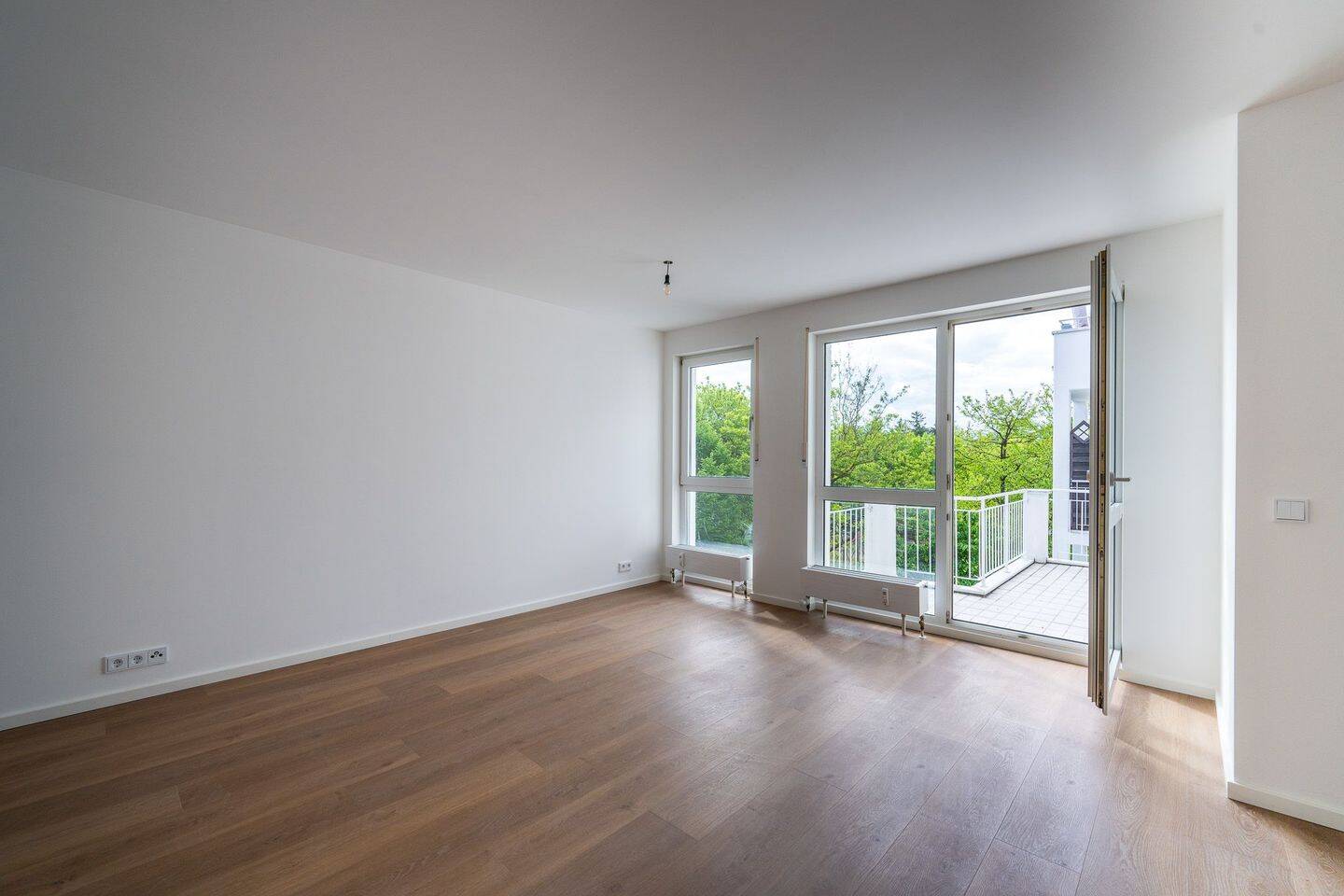 Kernsanierte 3-Zimmer-Wohnung mit Balkon & TG-Stellplatz – München-Moosach, sofort frei, 80993 München (Moosach)